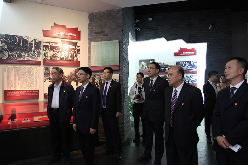 参观展馆