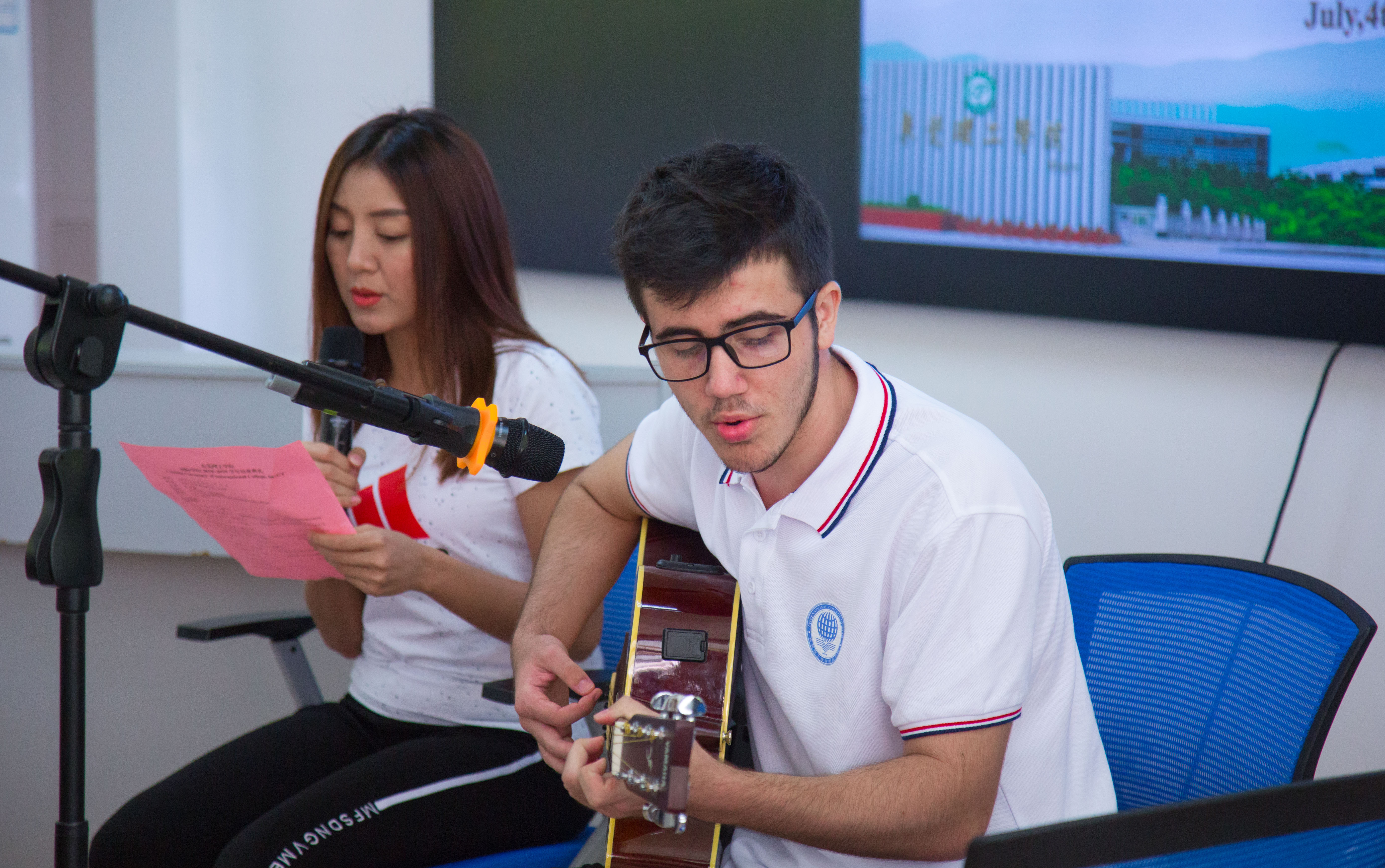 国际学生汇报表演