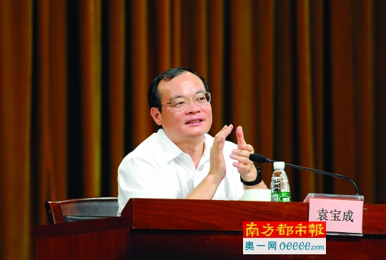 昨日上午,开云kaiyun官方网站,市长袁宝成鼓励师生们要持续创新。南都记者 梁清 摄